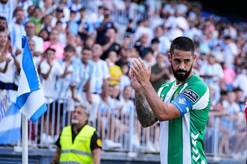 استكشاف الخيارات البديلة: كيف يعثر بيتيس على خليفة إيسكو من ريال مدريد؟