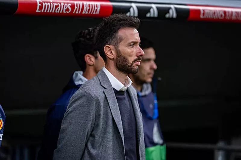 كوربران مدرب فالنسيا يطارد إنجازا جديدا في برنابيو